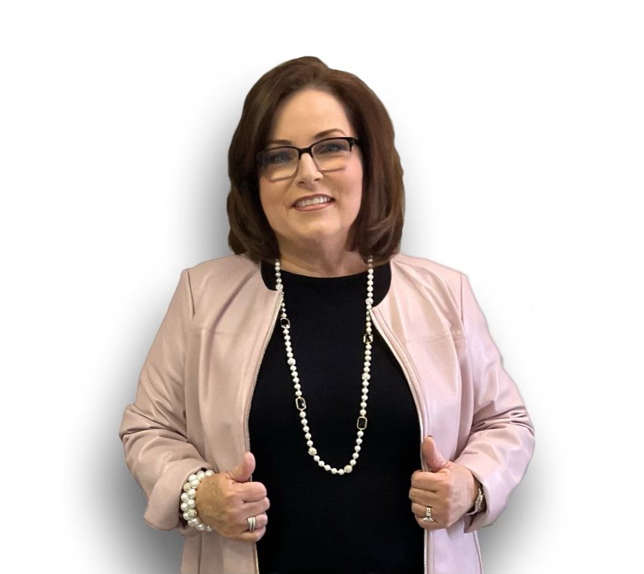 holly headshot 2023 (002).jpg